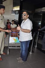 Kunal Ganjawala leave for Dubai on 7th Nov 2012 (22).JPG
